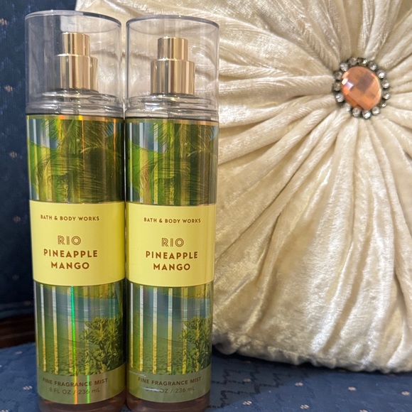 Bath & Body Works Other - Bath & Body Works Rio Pineapple Mango Mist - Green and Yellow